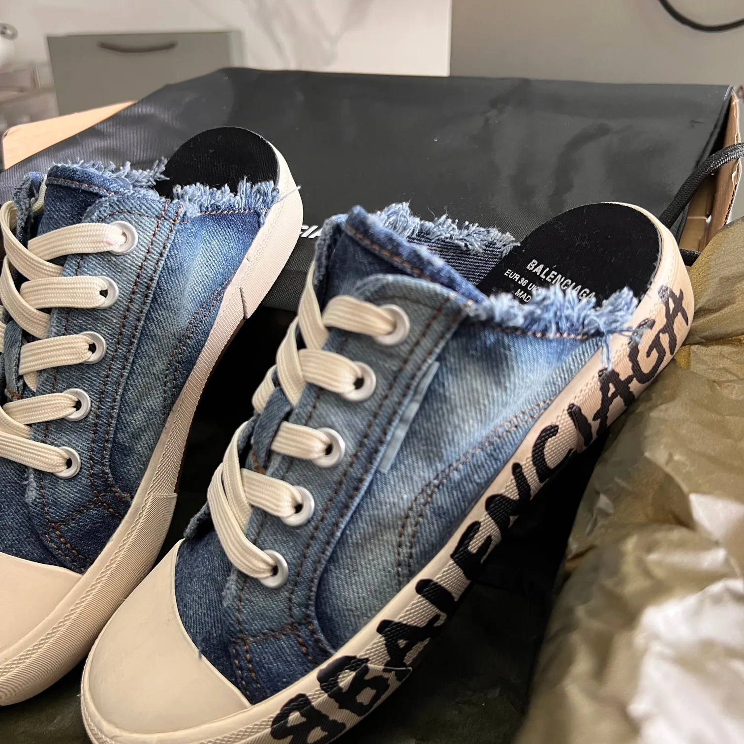 👟👟Ex-factory price 460👟👟 Semi-drag denim print BALENCIAGA washed and distressed semi-drag low-top with original packaging Code number: 35-44 (45 customized)
